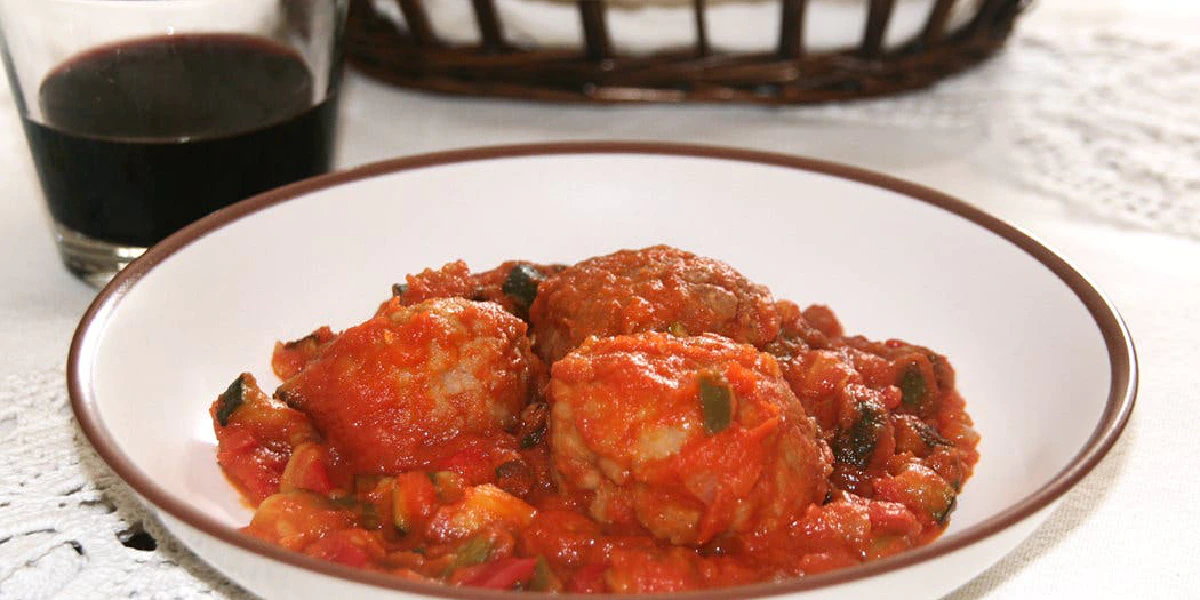 Receta de Albóndigas de carne con pisto de verduras