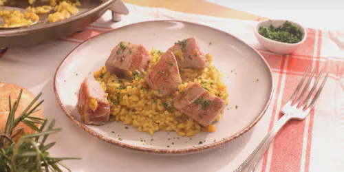  Como hacer un delicioso arroz con cebolla y dados de atún de forma sencilla.