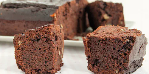 Cómo hacer brownies de chocolate con naranja. Receta con chocolate perfecta para una celebración de cumpleaños o fiesta. Paso a paso, fotos y trucos.