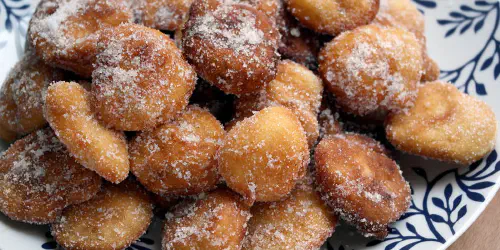 Cómo hacer buñuelos de manzana. Postre exquisitos basado en la receta tradicional de los buñuelos de viento. Postre super fácil y muy barato.