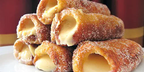 Una variación de las torrijas tradicionales. Un cañutillo hecho con torrija de pan de molde Bimbo relleno de una rica crema, una receta original y deliciosa. Preparación paso a paso y fotografía.