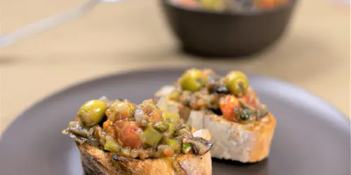 Cómo preparar una auténtica caponata siciliana. Receta con berenjenas sencillo, muy sano como la shakshuka o el pisto. Paso a paso con fotos y consejos.