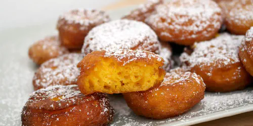 Cómo hacer chulas o buñuelos de calabaza, uno de los postres más famosos en Galicia en la época de Carnaval o Entroido. Paso a paso, recomendaciones y fotos.