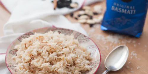 Cómo hacer arroz pilaf o pilaw. Receta tradicional de esta arroz hindú o turco, una de las guarniciones más famosas de la cocina hindú. Paso a paso con fotos y vídeo.