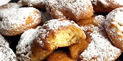 Cómo hacer crespillos o buñuelos de Carnaval. Postre tradicional de Huesca similares a los buñuelos fritos. Preparación paso a paso, fotos y consejos.