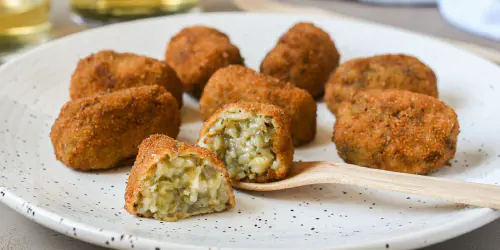 Deliciosas croquetas de berenjena. Una receta vegetariana fácil, barata y rápida de preparar con la que sorprender a todo el mundo.