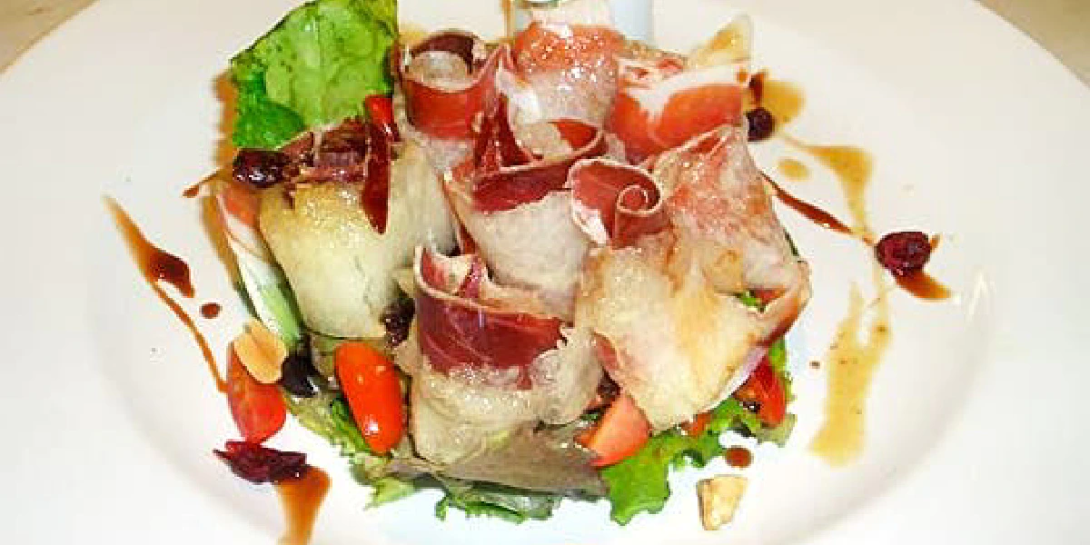 Receta de Ensalada de jamón ibérico y melón con vinagreta de frutos secos