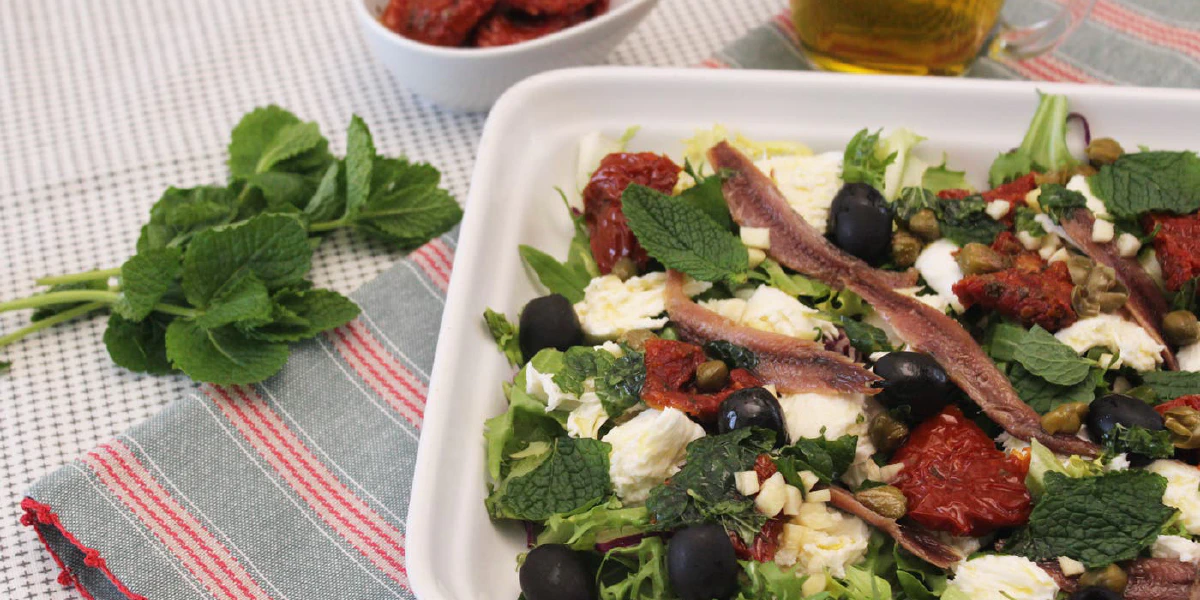 Receta de Ensalada mediterránea. Receta ligera, fácil y sabrosa