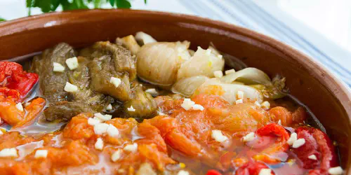 Cómo preparar una escalivada. Receta muy sencilla de verduras asadas, un plato catalán con berenjena, pimiento, cebolla y tomate. Paso a paso, fotos y consejos.